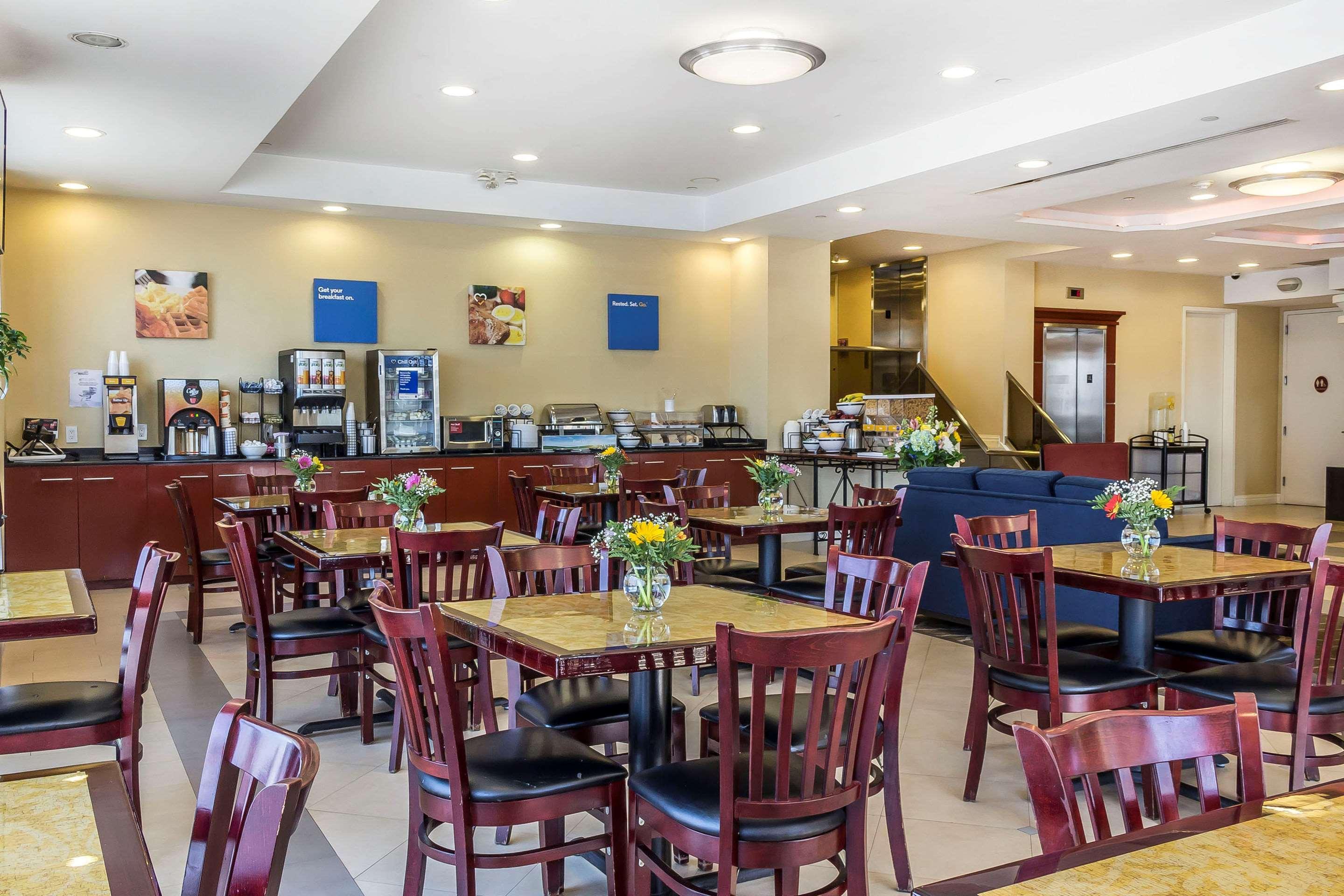 Comfort Inn & Suites Laguardia Airport Нью-Йорк Экстерьер фото