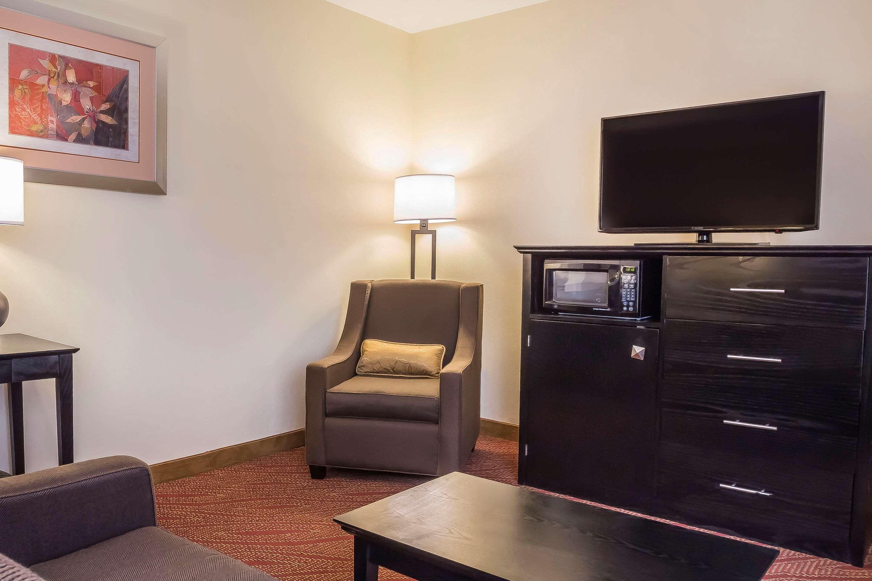 Comfort Inn & Suites Laguardia Airport Нью-Йорк Экстерьер фото
