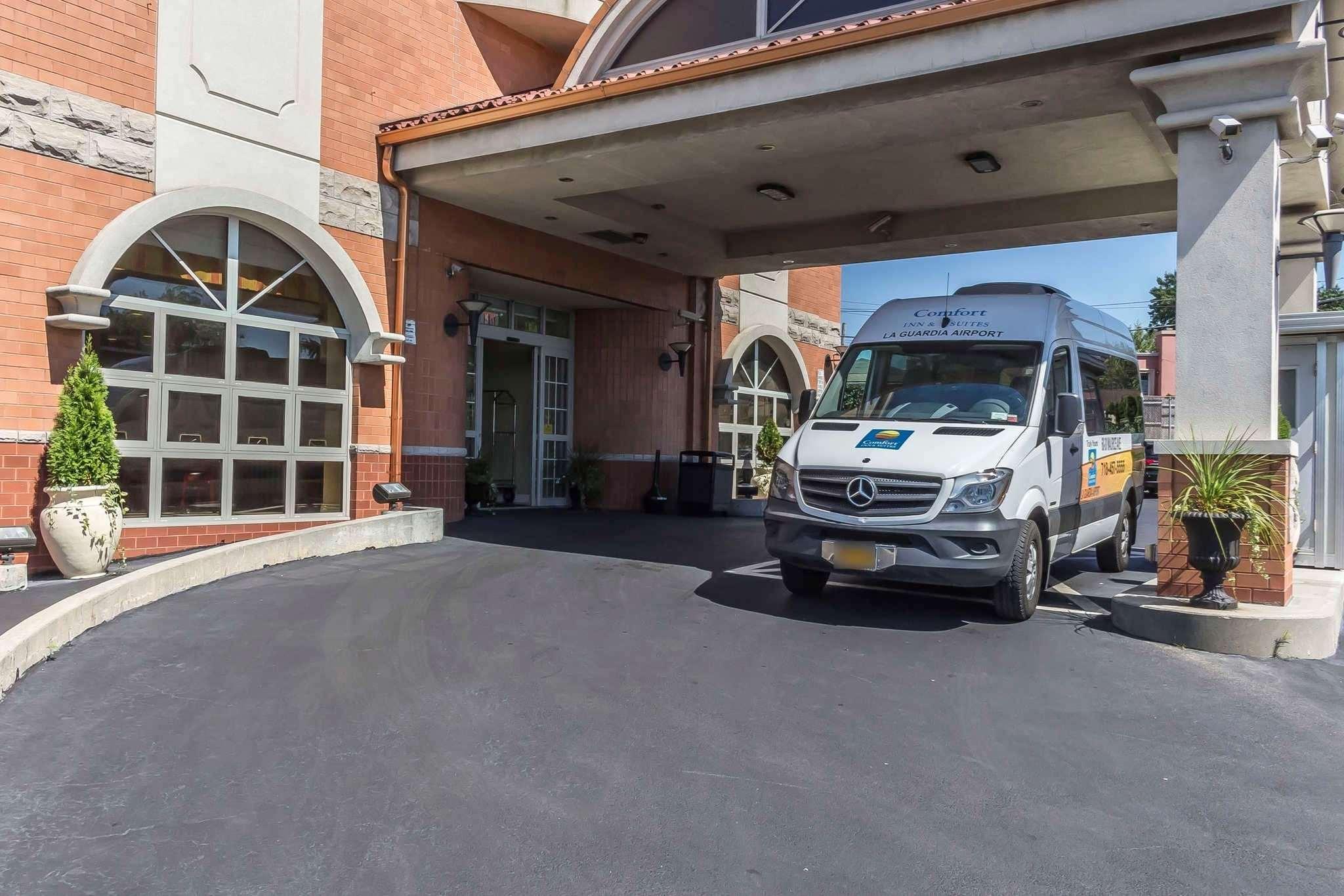 Comfort Inn & Suites Laguardia Airport Нью-Йорк Экстерьер фото