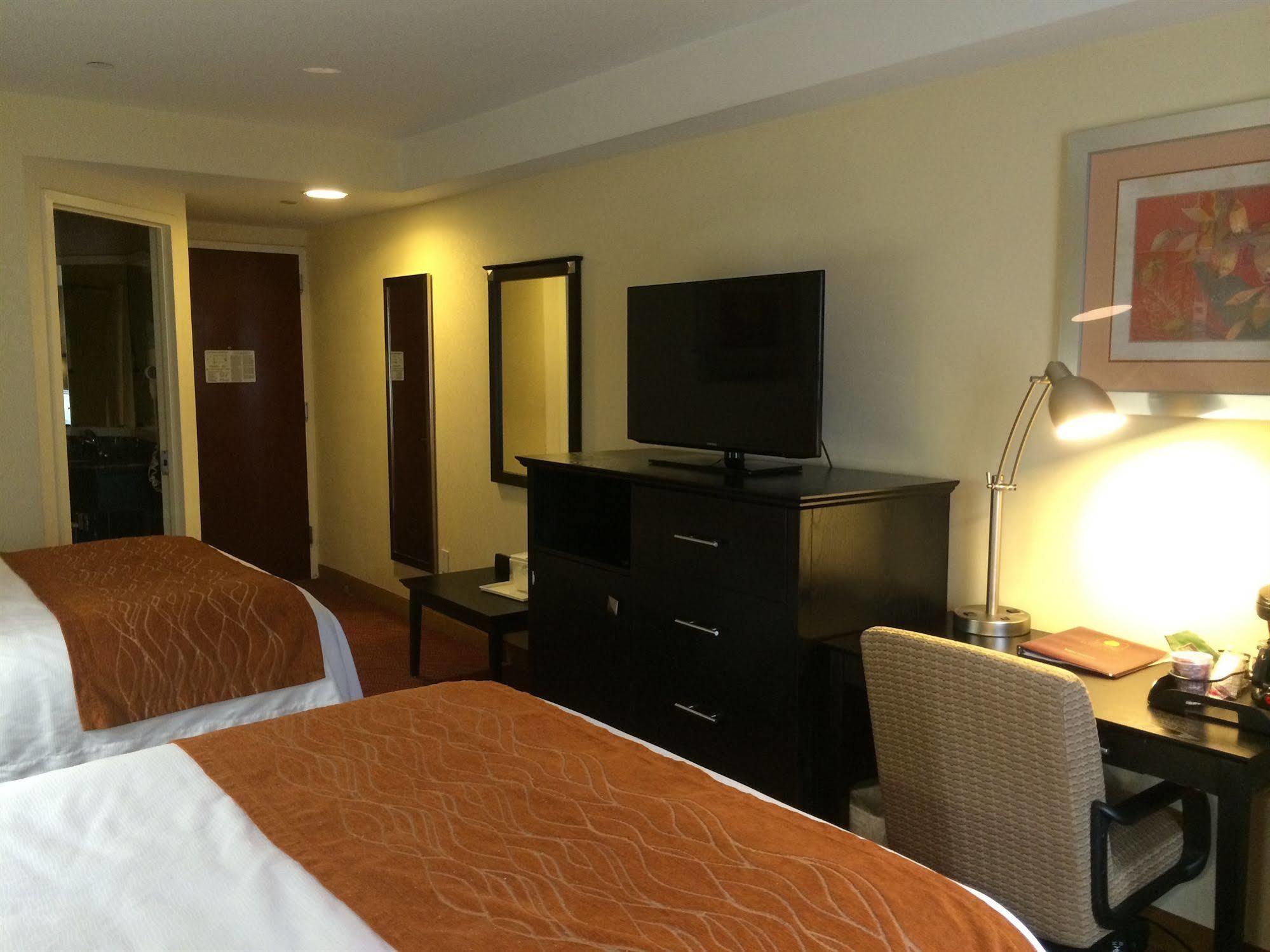 Comfort Inn & Suites Laguardia Airport Нью-Йорк Экстерьер фото