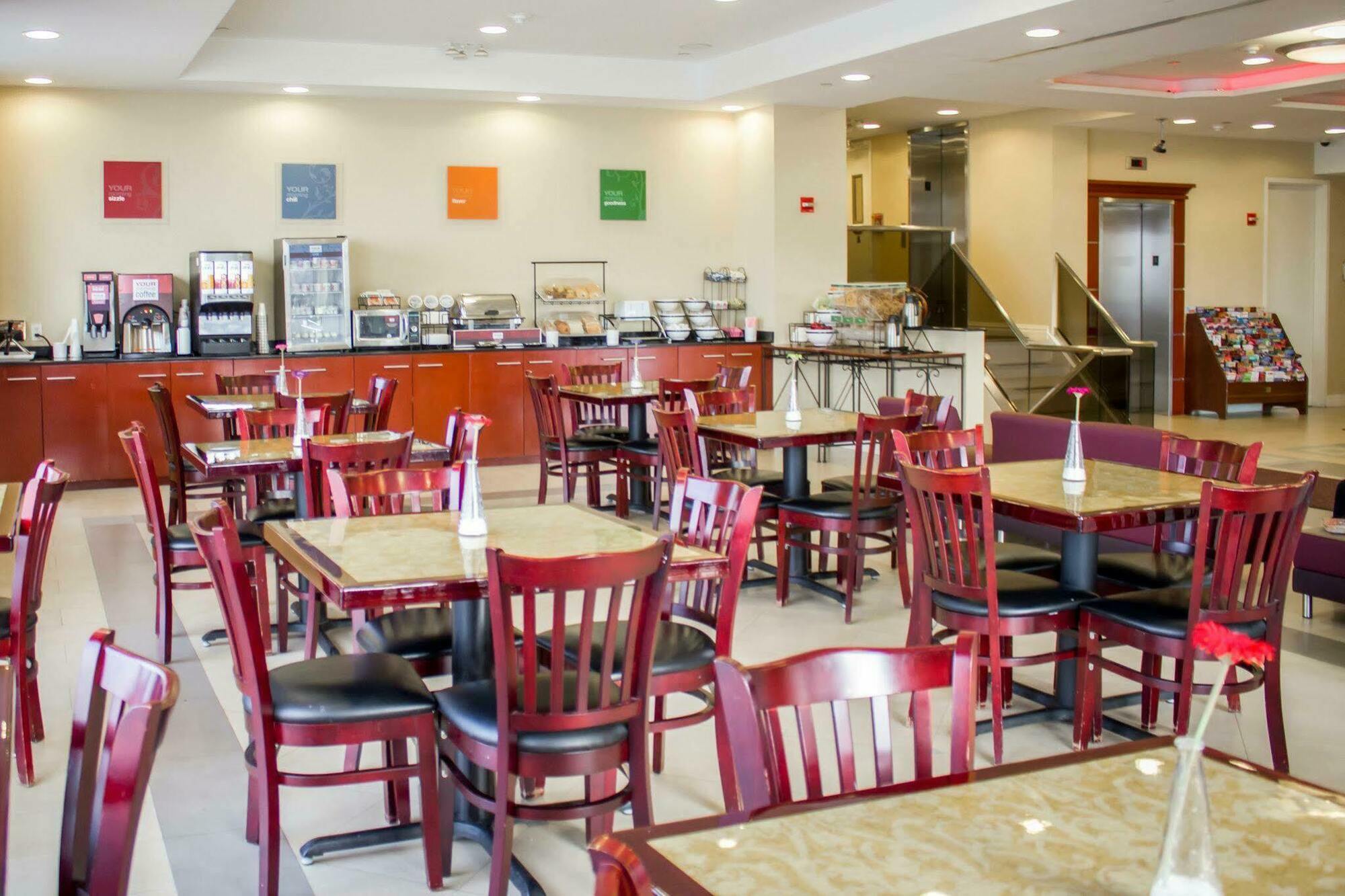 Comfort Inn & Suites Laguardia Airport Нью-Йорк Экстерьер фото